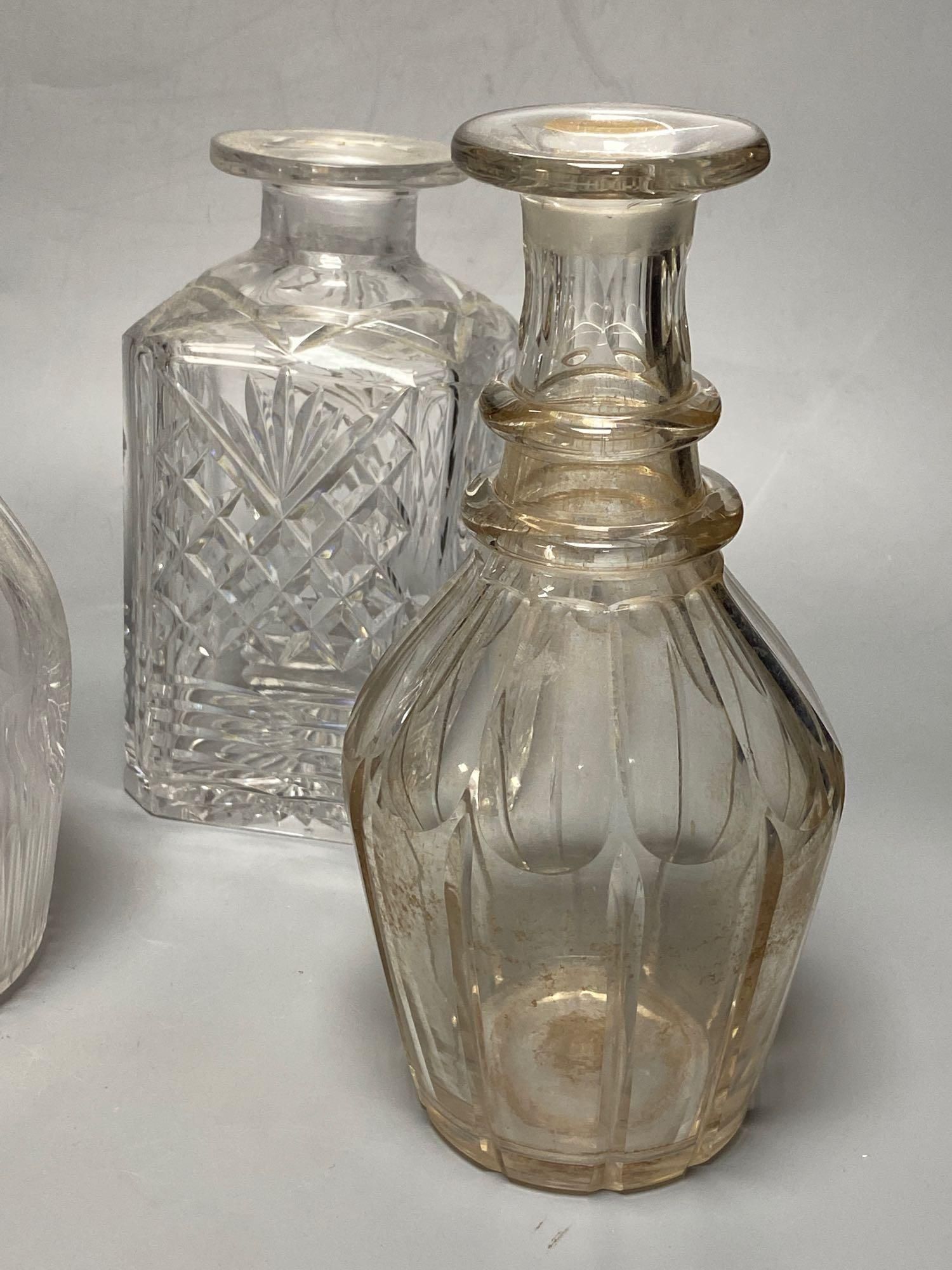 A pair of Regency glass mallet decanters with stoppers, 27cm and three other decanters (5)